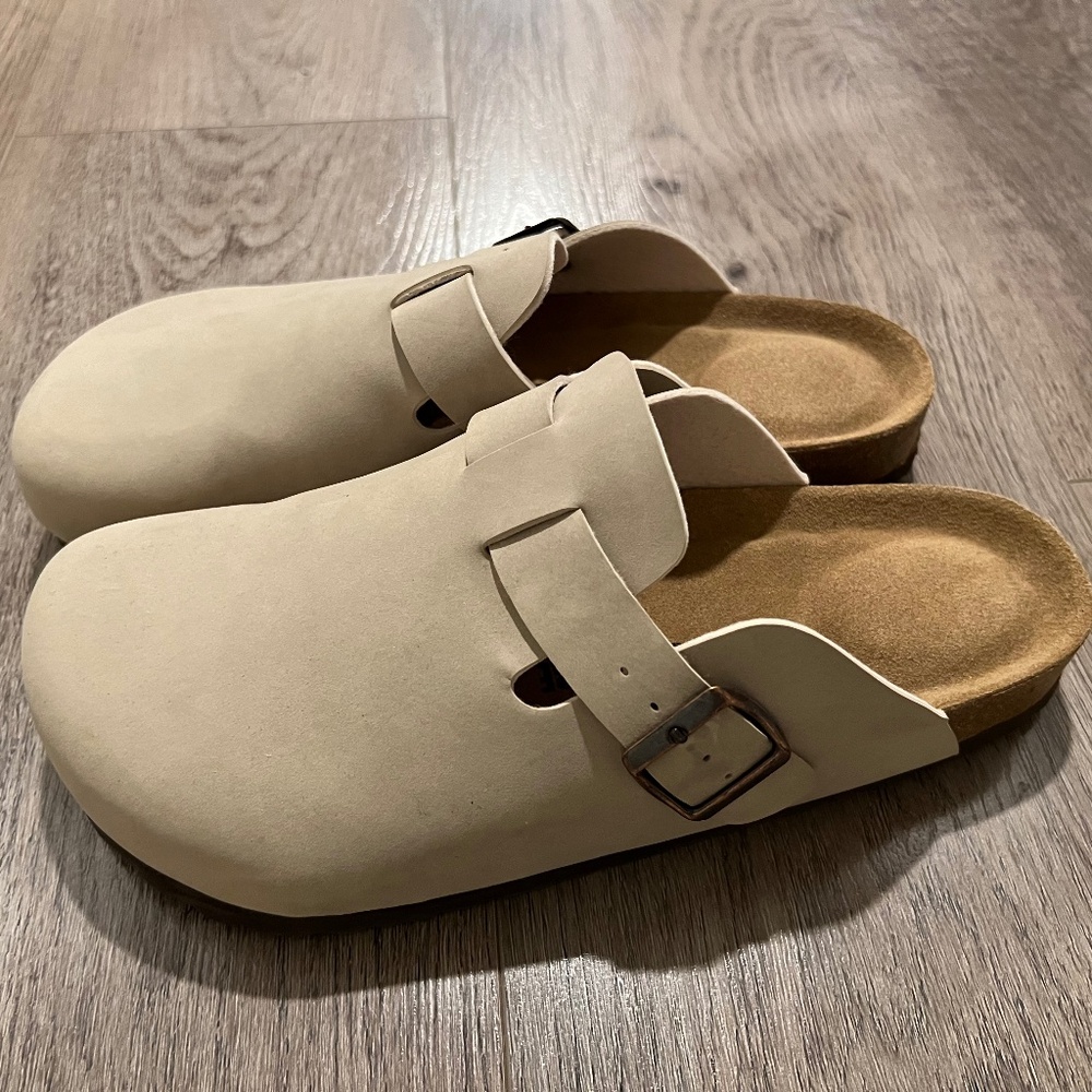 Cushionaire Women’s Clogs - Tan - 11W - NWOT